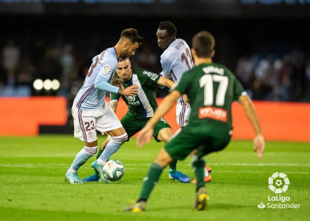 琼斯与阿斯皮纳尔对决推迟