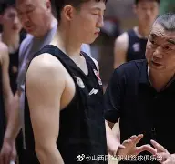 湖北男篮主教练战术精准,带领全队获胜
